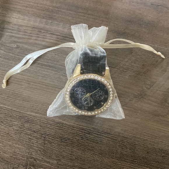 Watch - Picture 4 of 4